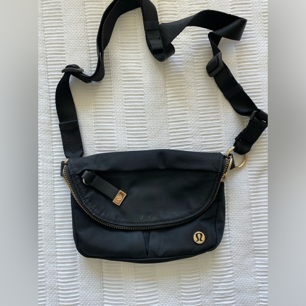 Lululemon All Night Festival Bag
Micro 2L